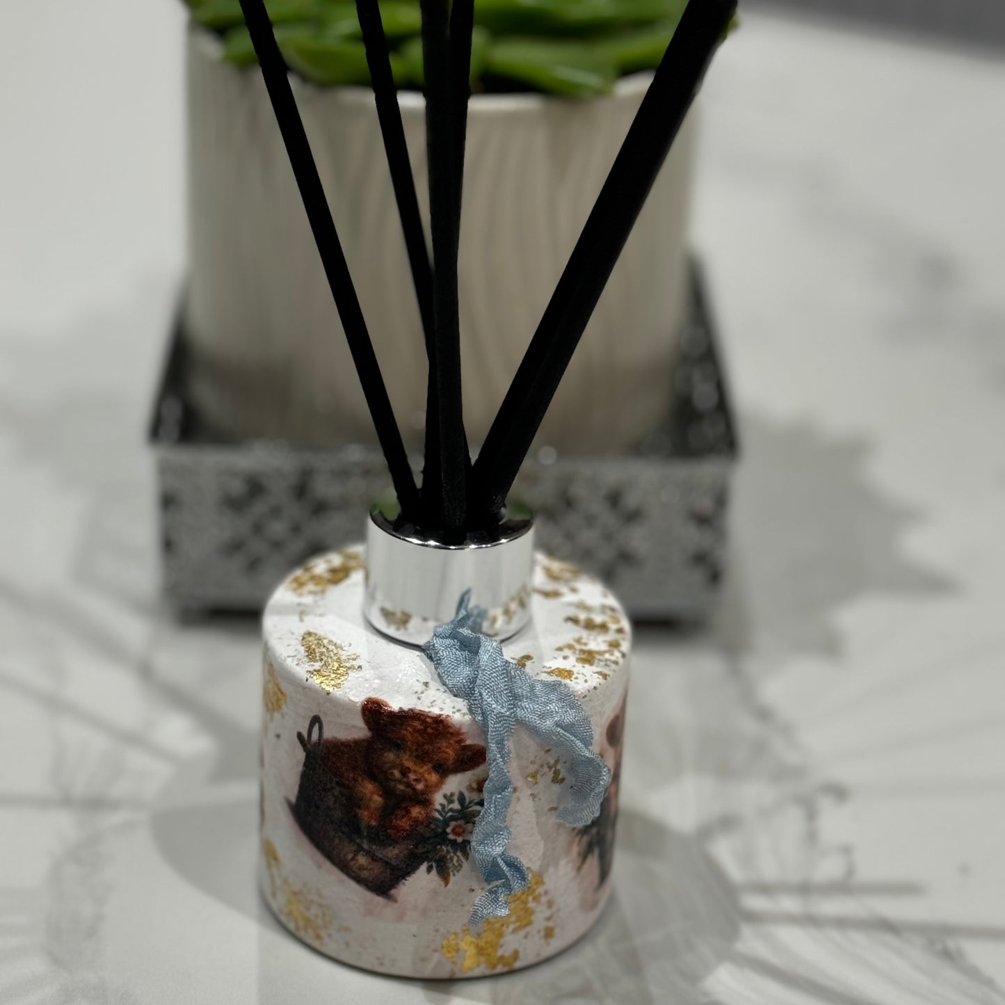 Highland cow design reed diffuser