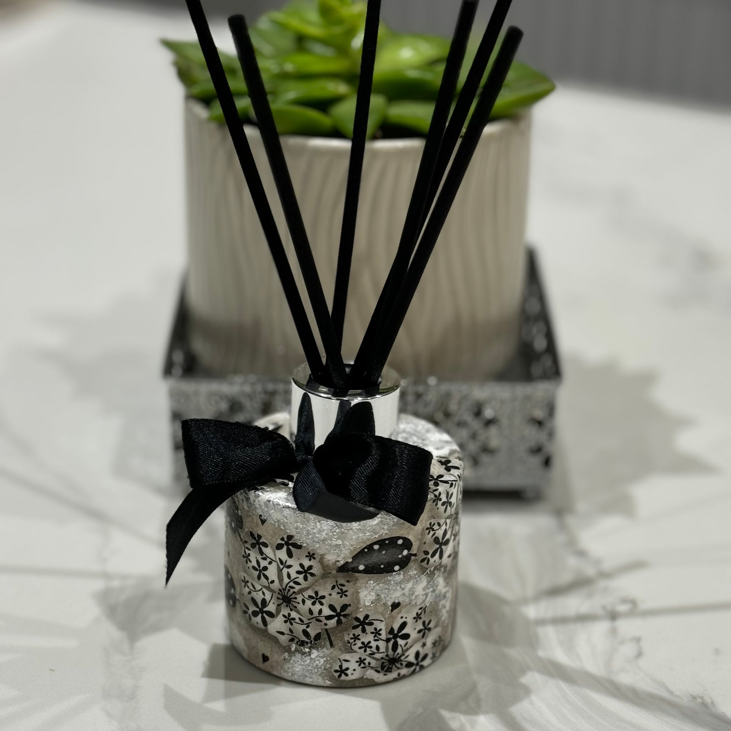 Black and white flower reed diffuser design