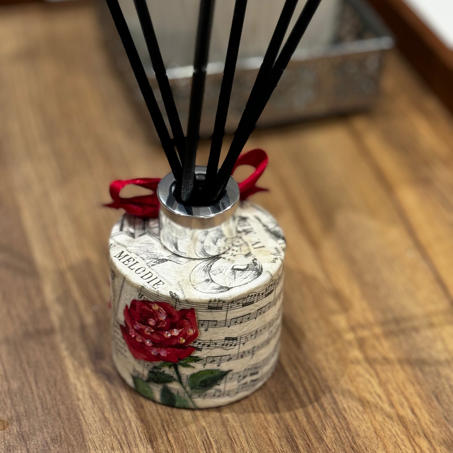Rose and music notes design reed diffuser