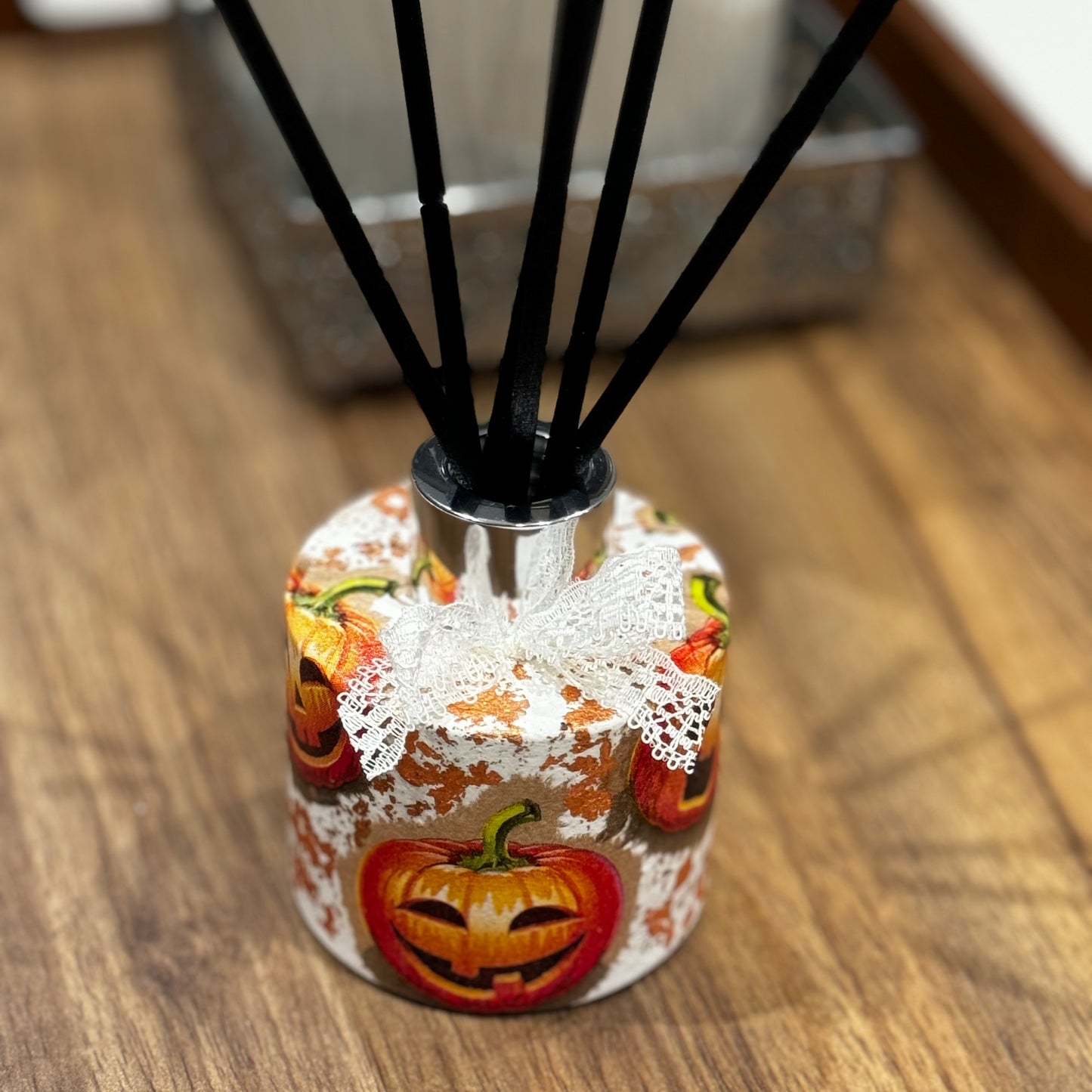 Gold leaf pumpkin design reed diffuser