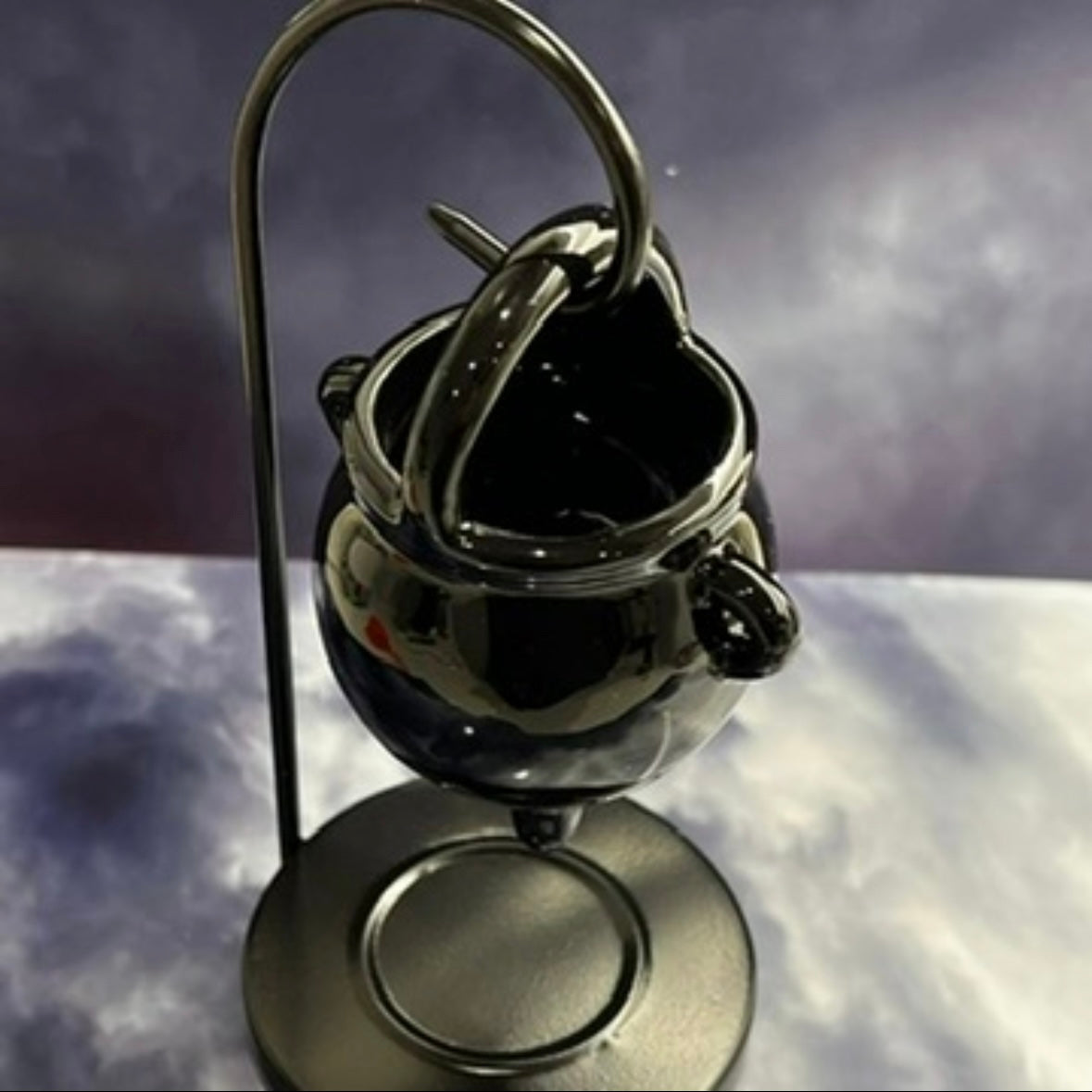 Hanging cauldron wax melt warmer