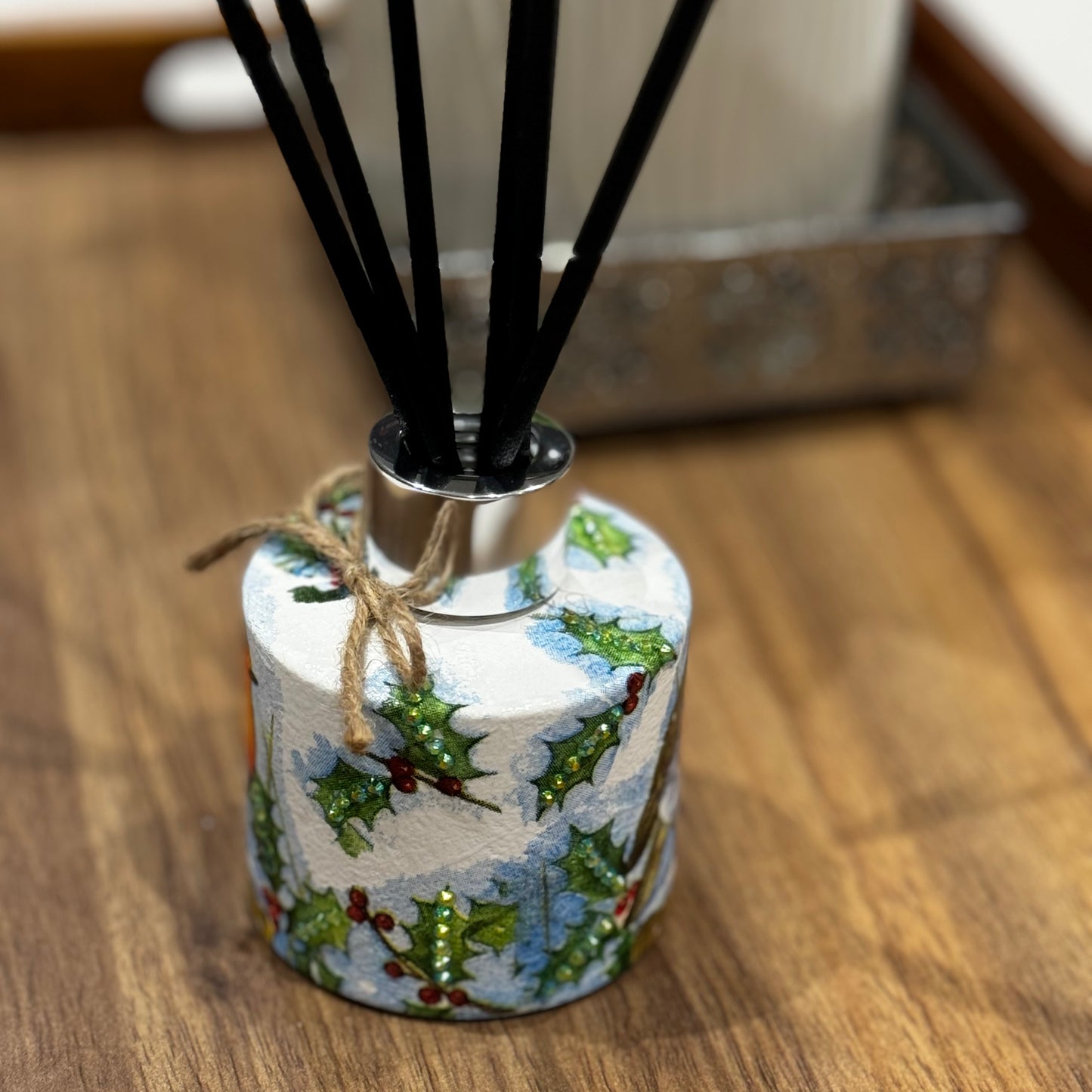Robin and holly design reed diffuser