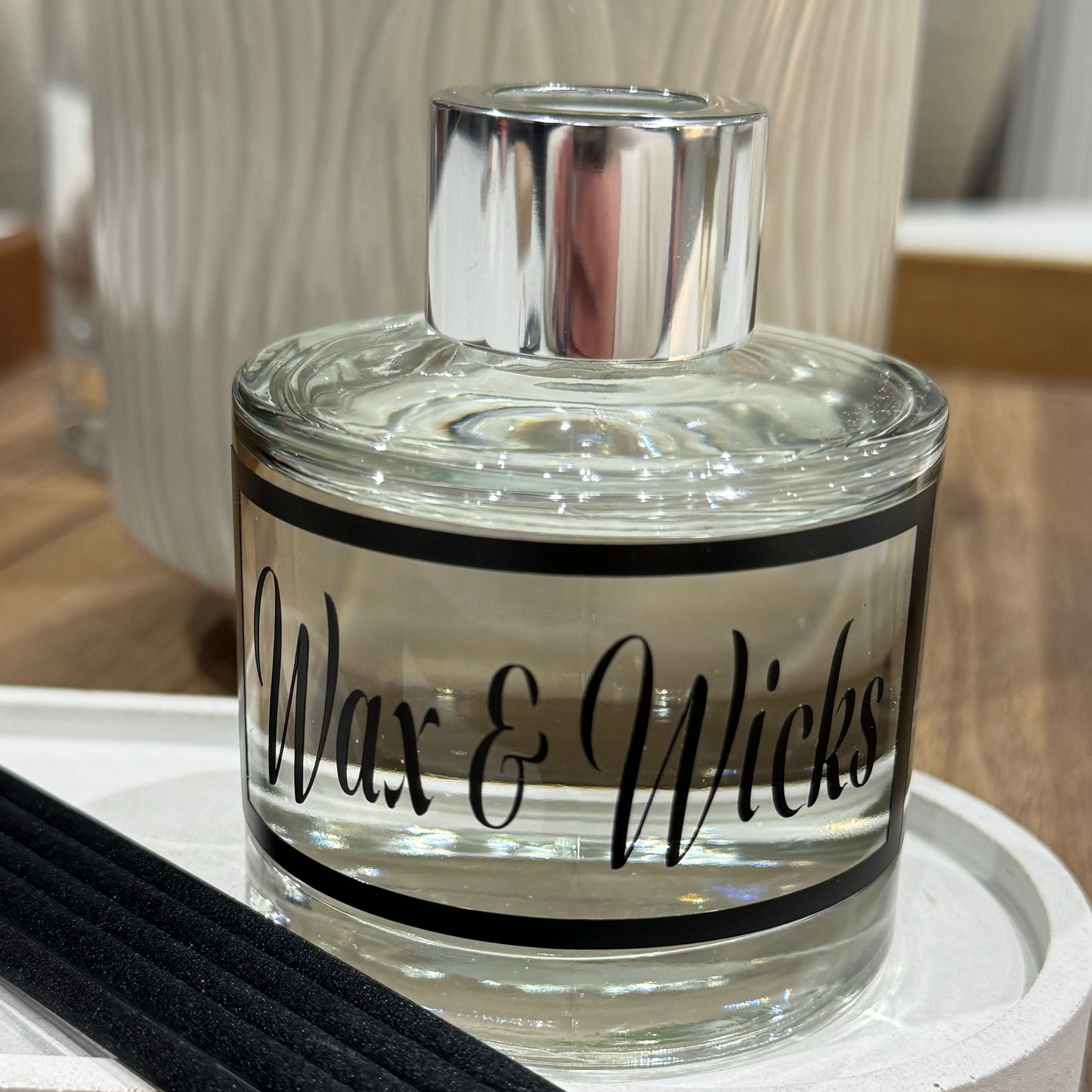 100ml Reed diffuser with black luxury reeds
