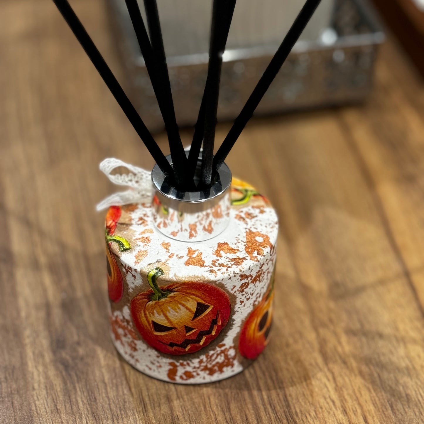 Pumpkin design reed diffuser