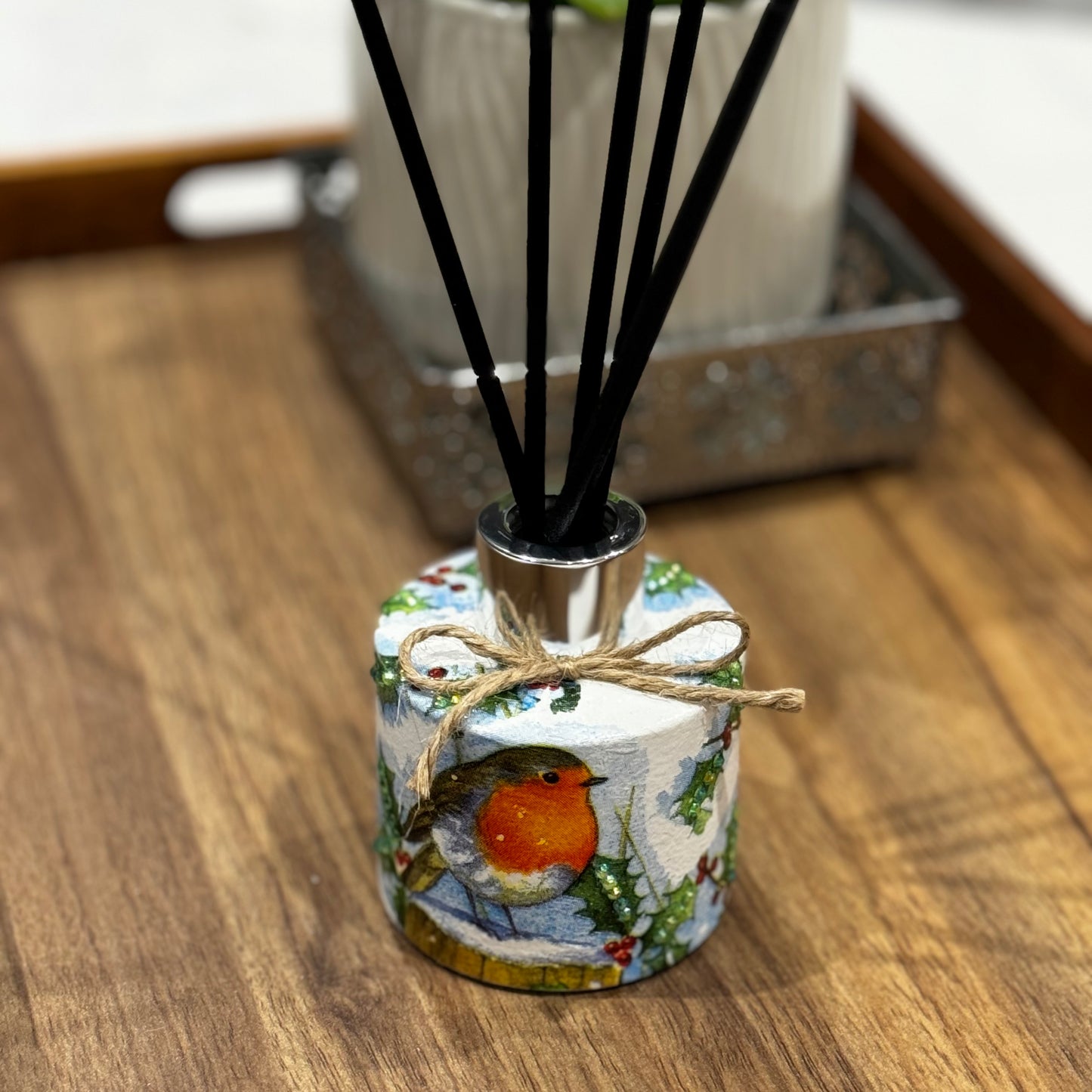 Robin and holly design reed diffuser