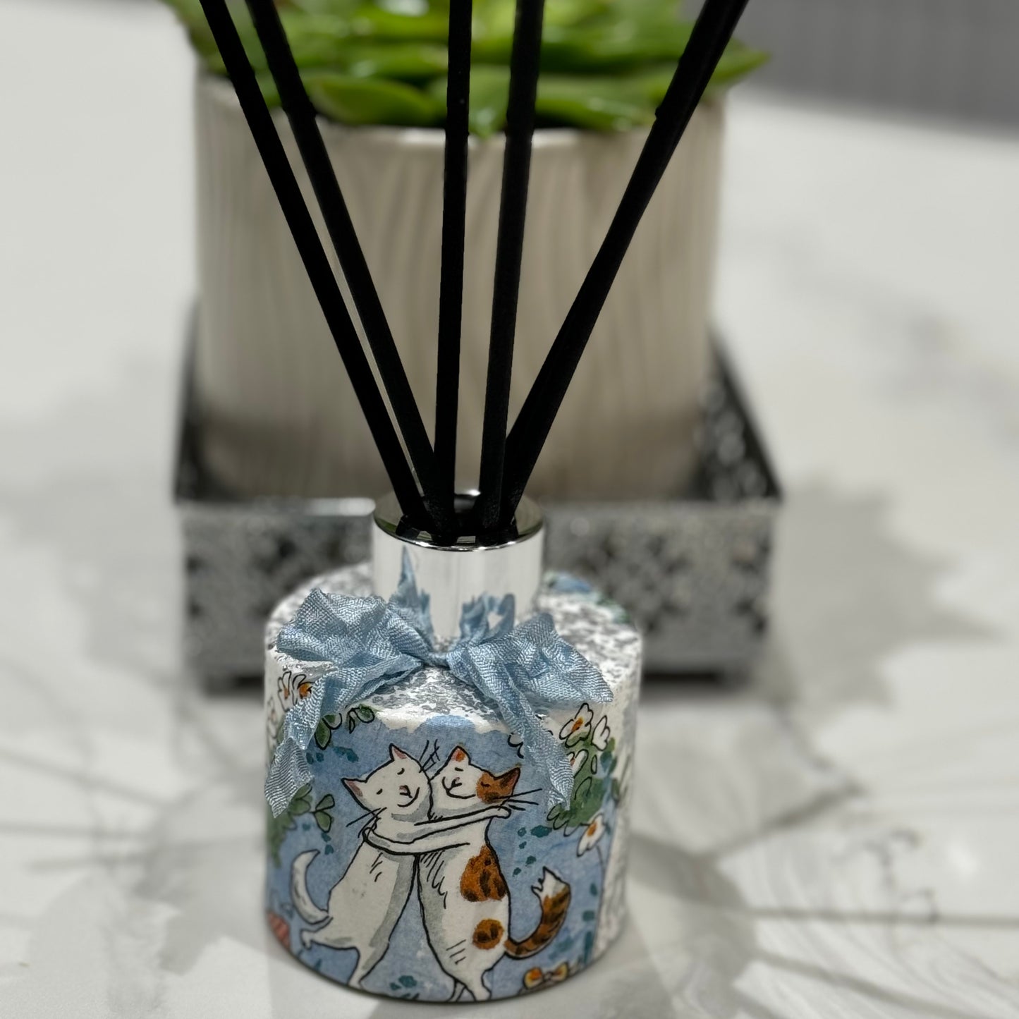 Cat design reed diffuser