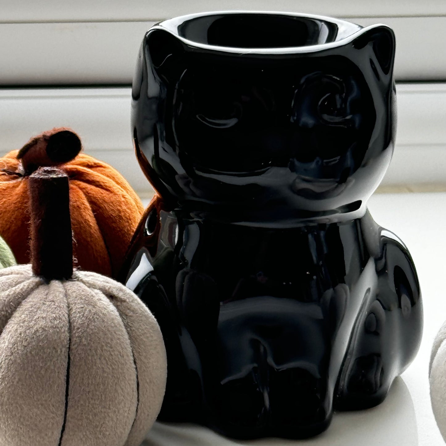 Black Cat Wax Melt Warmer & 1 Wax Melt Snap Bar